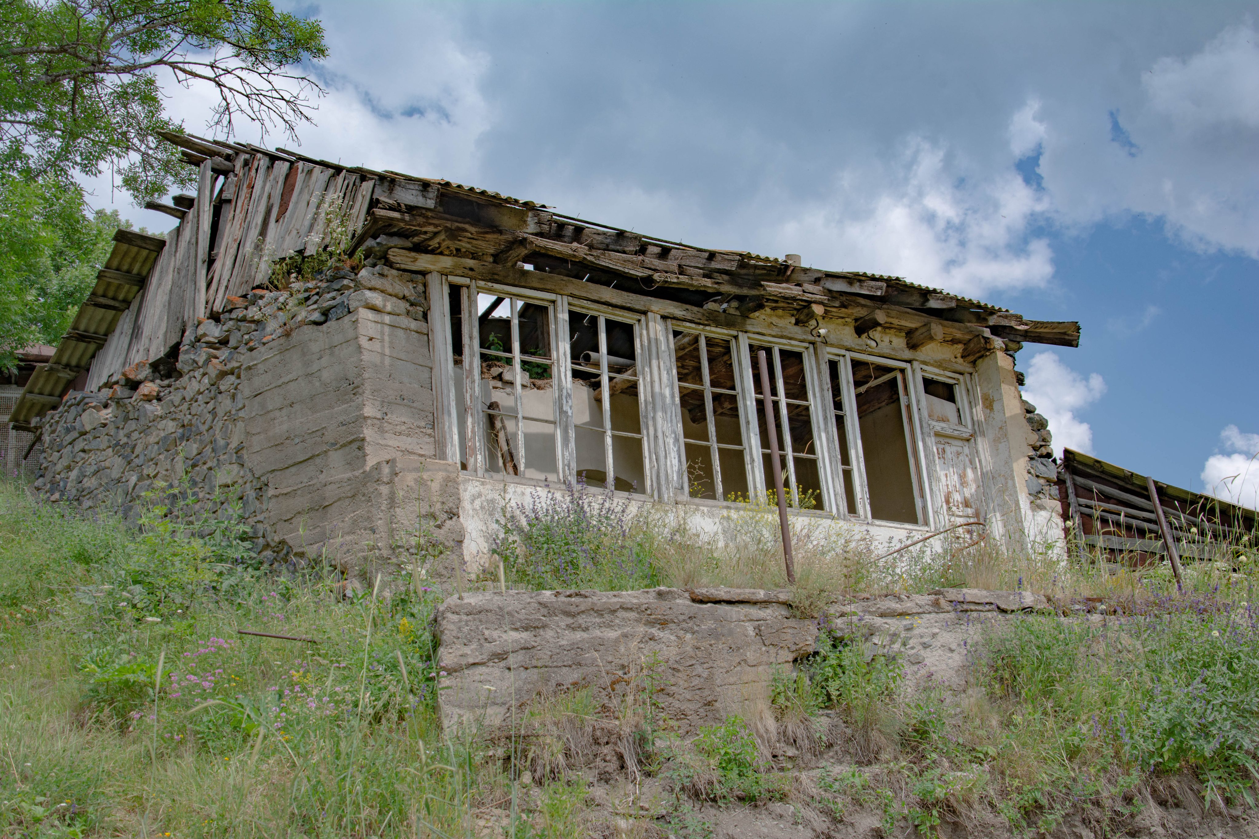 Metal Detecting Ghost Towns